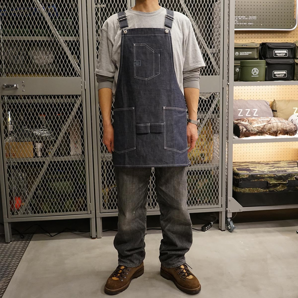 【BALLISTICS】POST APRON 1