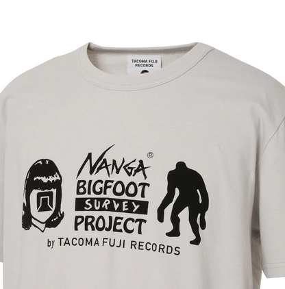 【NANGA】30周年限定 NANGA×TACOMA FUJI RECORDS BIGFOOT SURVEY PROJECT LOGO TEE / ナンガ×タコマフジレコード ビッグフットサーベイプロジェクト ロゴティー