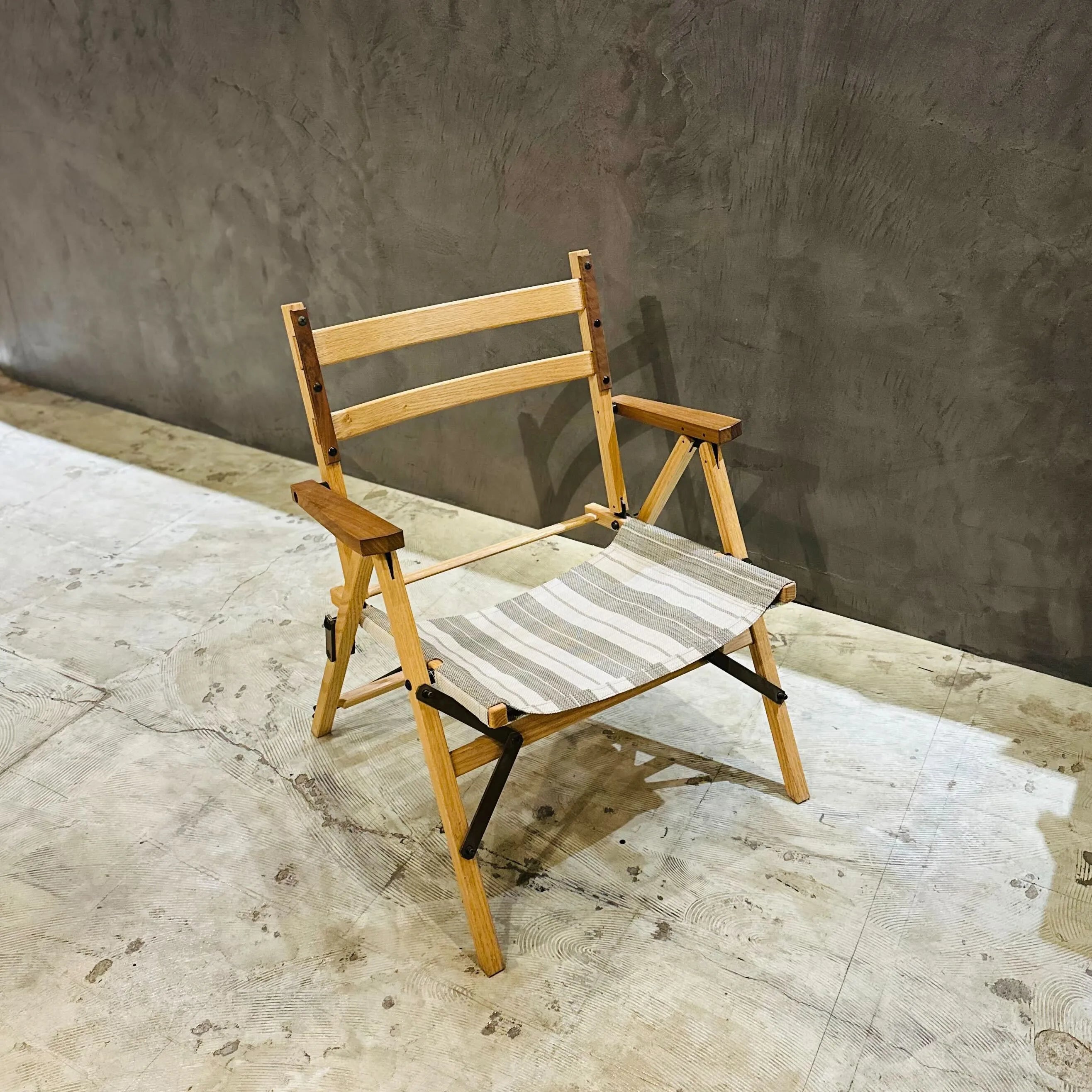 【OUTSIDE IN】Chibi Chair（チビチェア） – CROSS ORANGE