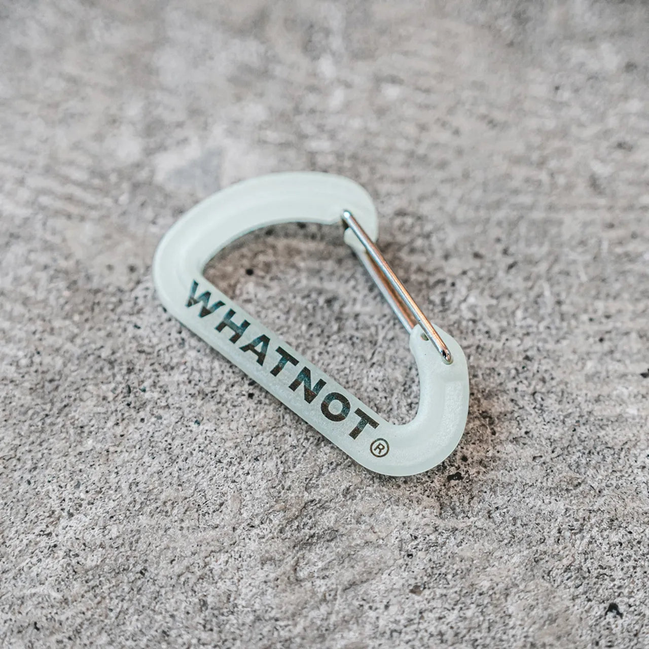【WHATNOT】蓄光カラビナ｜GLOW CARABINER（1個）