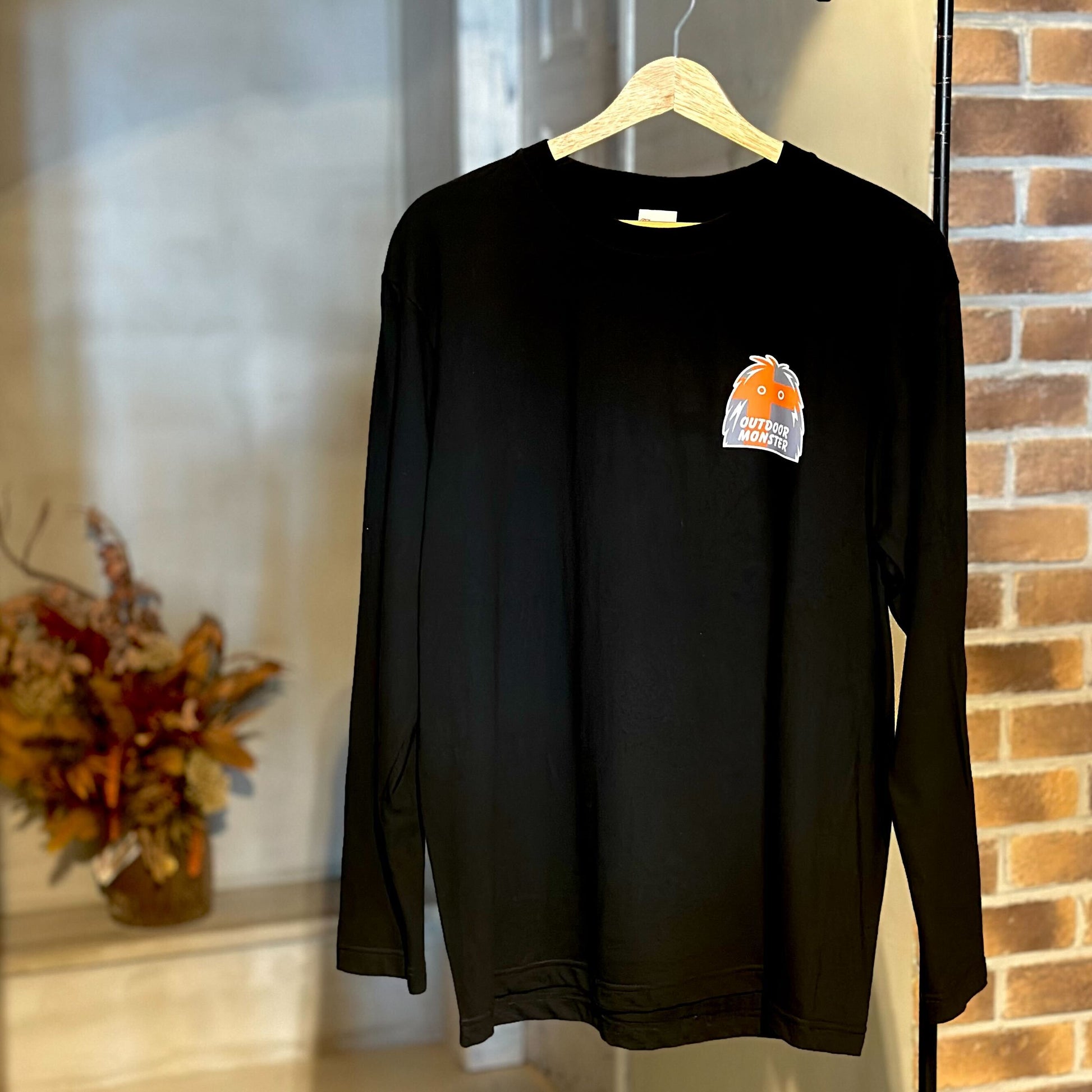 【CROSS ORANGE】アウトドアモンスター オリジナル ロングスリーブTシャツ（ブラック）
