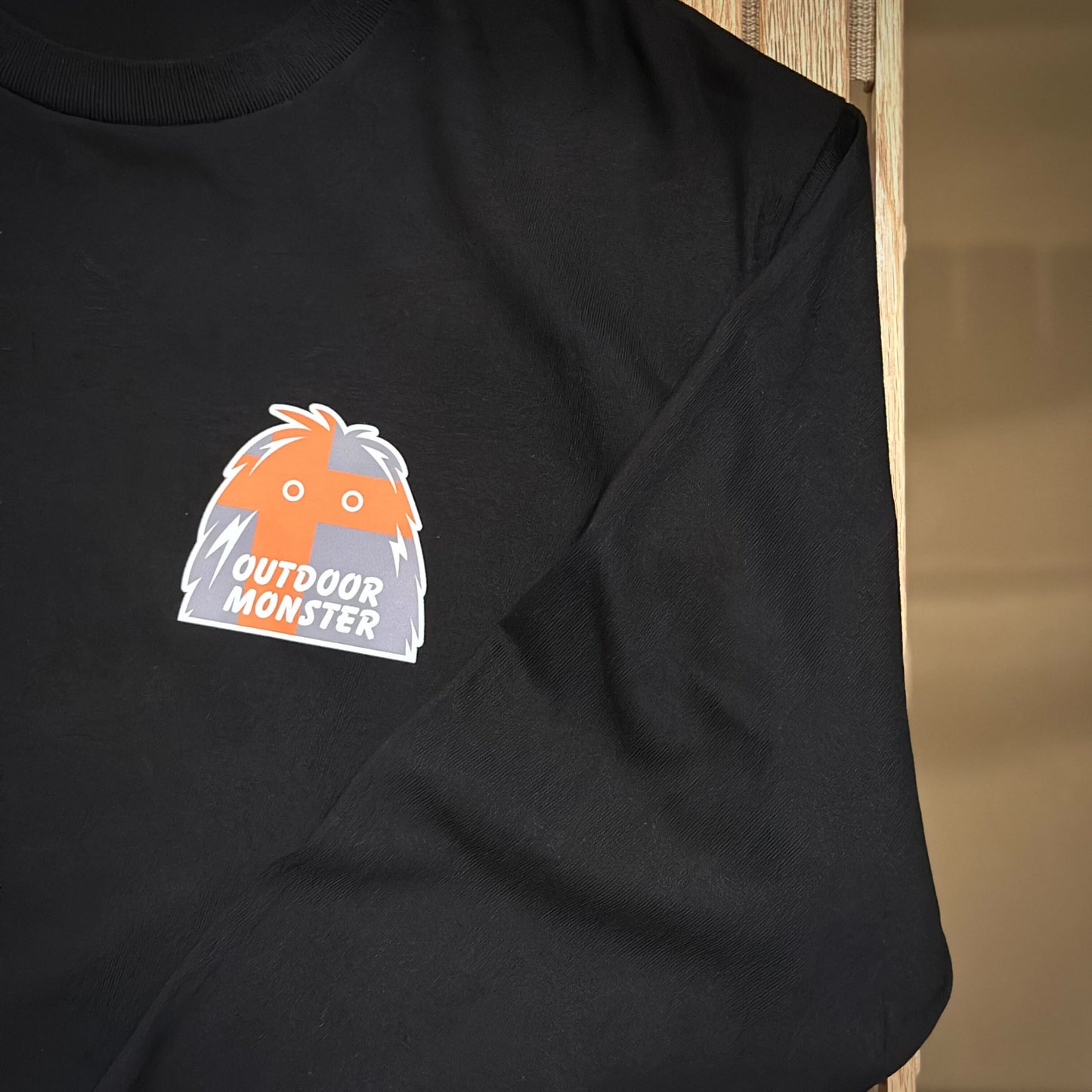 【CROSS ORANGE】アウトドアモンスター オリジナル ロングスリーブTシャツ（ブラック）