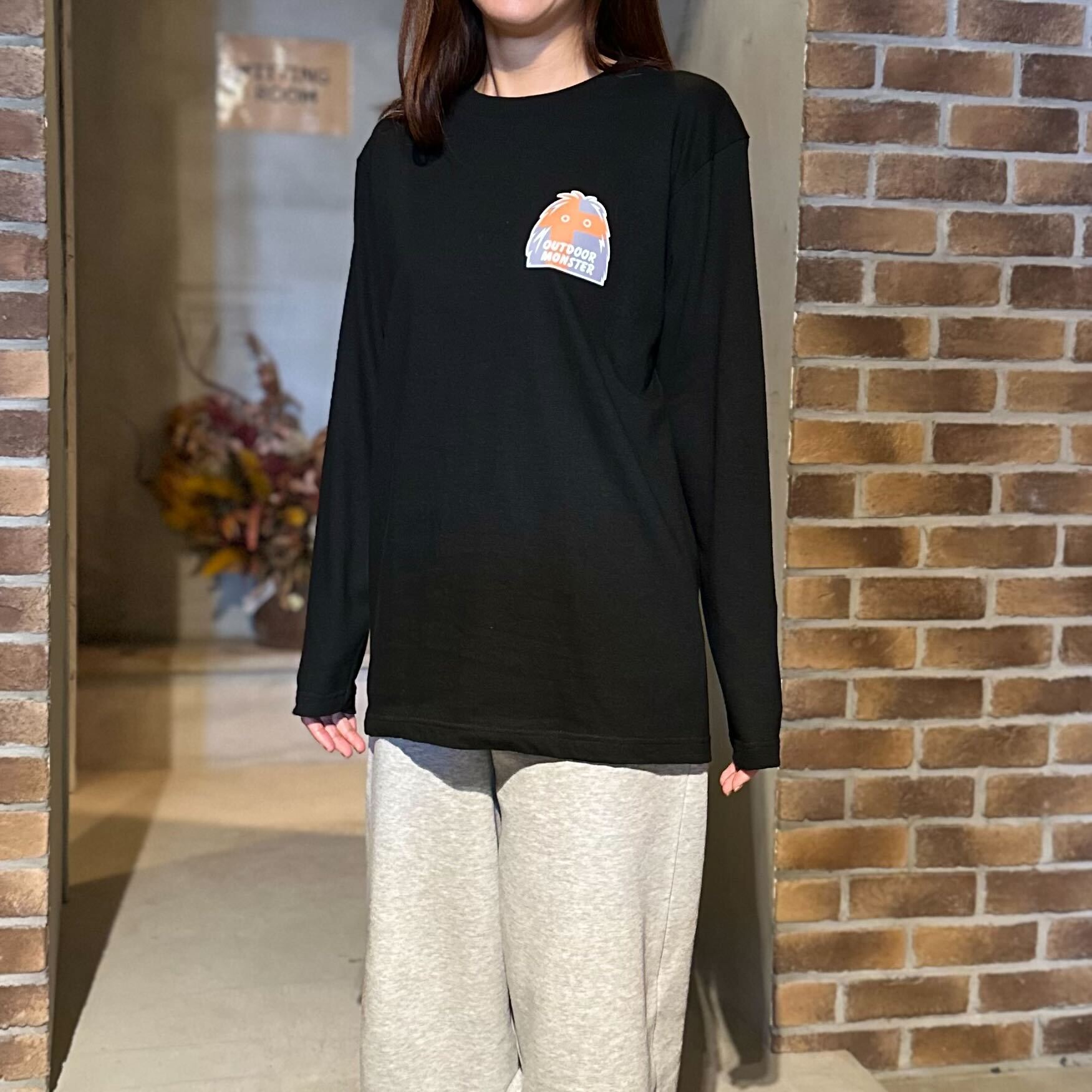 【CROSS ORANGE】アウトドアモンスター オリジナル ロングスリーブTシャツ（ブラック）